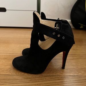 Christian Laboutin Suede Bootie 38.5